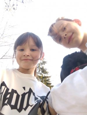 Дом мечты ушастика из подручных средств на улице