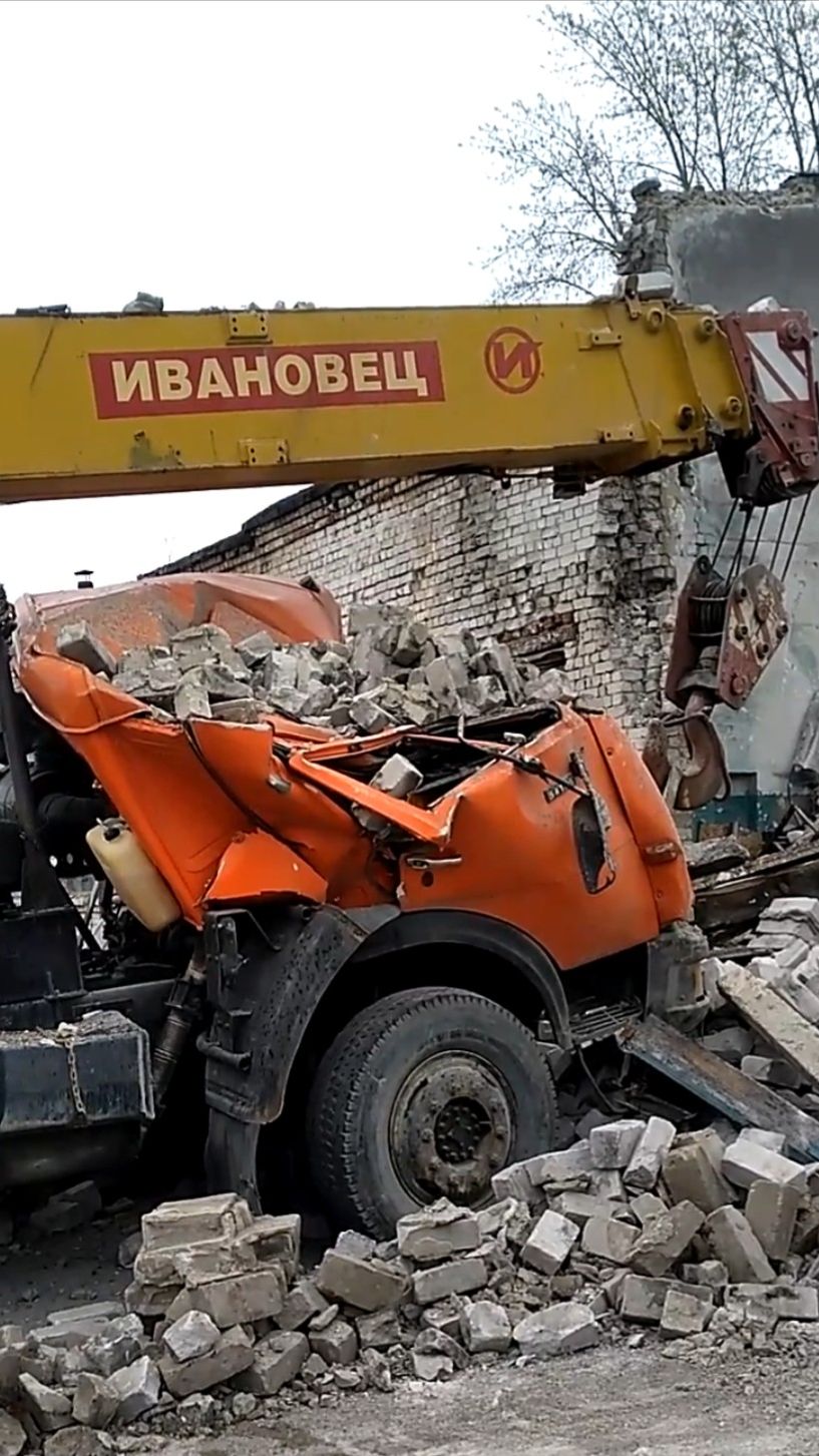 В Кургане по адресу баумана 2 б обрушилось здание гаража