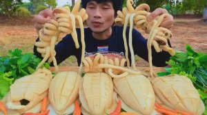 #МУКБАНГ 🦑Кальмары с соусом из морепродуктов, перцем чили и свежими овощами!🥬 АСМР ЕДА НА КАМЕРУ