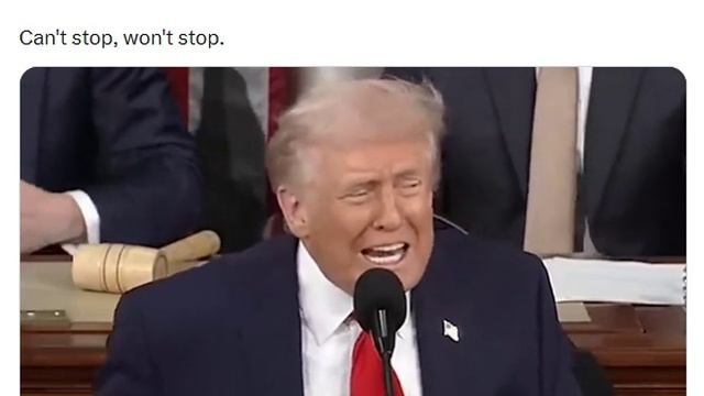 Официальный аккаунт Белого Дома выложил зацикленное видео,в котором Трамп 1 час говорит «побеждаем»…