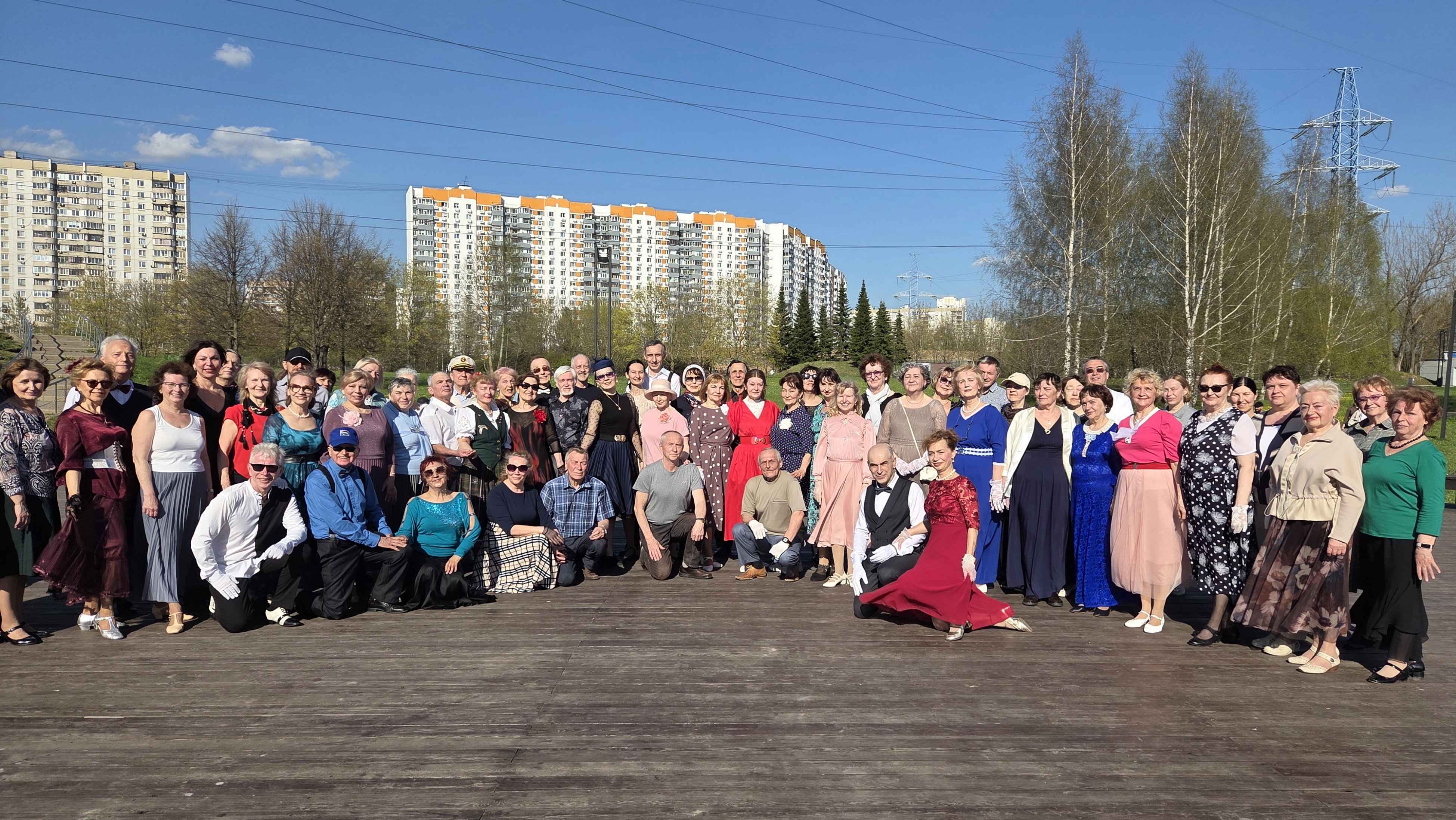 Праздничный танцевальный вечер в парке Митино 03.05.26г смотреть онлайн
