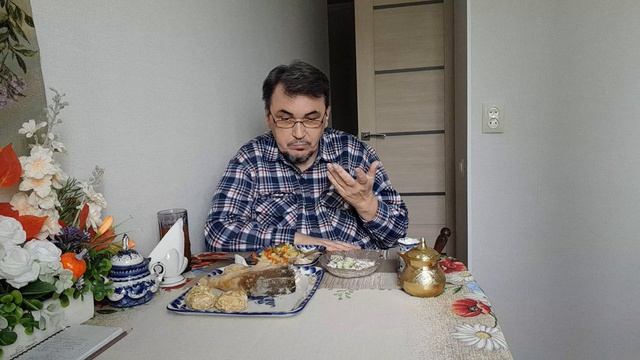 Мой шикарный обед. Мукбанг. Беседа о разном. 03.05.2026 смотреть онлайн
