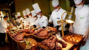 Шведский стол в 5-звездочным отелем с 5 видами жареного мяса и корейской уличной едой