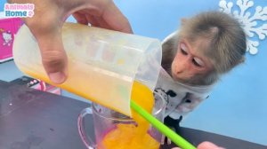 BiBi makes a fruit smoothie and enjoys it at the pool