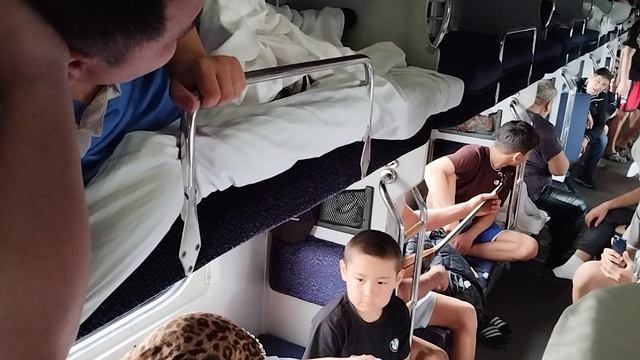 Казахские народные песни в вагоне поезда Семей - Мангистау.