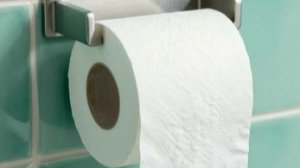 Держатель для туалетной бумаги: собрать и повесить.