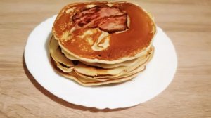 Сытный бекон с блинами