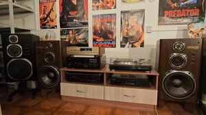 Слушаем - левый канал Yamaha NS-1000M, правый канал Kenwood LS-990HG