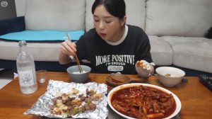 Мукбанг. Корейцы едят на камеру. 🍜 много еды
