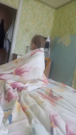 р