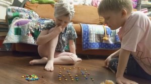 играем в игру с m&m's