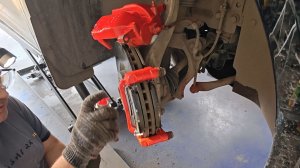 ZEEKR 7X. Обслуживаем тормоза при смене колес.