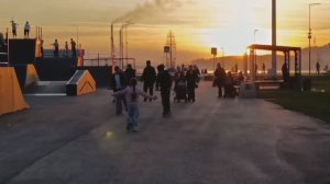 Настя радуется первым весенним тёплым дням #для детей