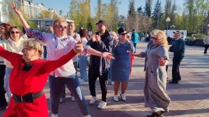 3 мая.Милион алых роз.......
