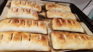 Слойки с мясом праздничные.
