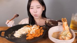 Кореянка ест Жареный рис и Королевские креветки. Мукбанг. 🔥 остро / очень остро