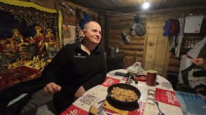 Как мы закрывали сезон на избе. Всё тает, хариус ловится.