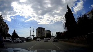 Южнобережное шоссе, проходящее через Ялту.