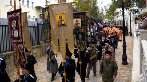 В Кисловодске курортный сезон открыли крестным ходом и освящением минеральных источников