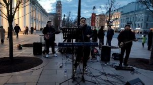 ИВАН ГАРД ВЫСТУПАЕТ С ГРУППОЙ ШУМНЫЕ СОСЕДИ