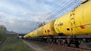 Тепловоз ТЭМ2-021 с цистернами