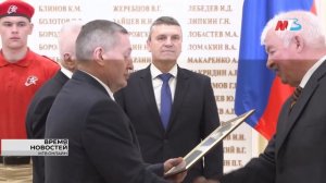 Бочаров вручил грамоты о присвоении звания «Рубеж Сталинградской доблести» еще двум муниципалитетам