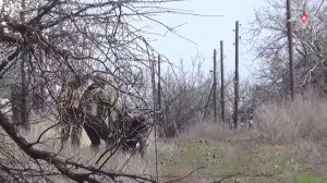 Саперы разминируют пути подвоза