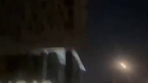 При атаке на Москву дрон влетел в многоэтажку
