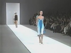 Показ женской коллекции Celine сезона весна-лето 2000. Часть 2.