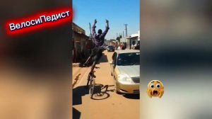 Прикольный велосипедист