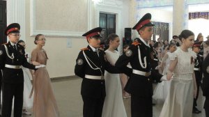 Кадеты школы №44 станцевали на балу