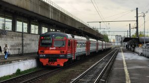 ЭД4М 0411 сообщением Сосново - Санкт-Петербург на станции Девяткино