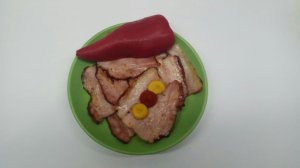Вкусный жареный бекон