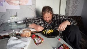 Уработался сыночек Приготовлю ему картошки ПОДВАЛ ИЛЬИЧА Вкусная еда