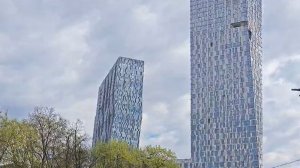 Последствия атаки беспилотника на Мосфильмовской улице в Москве