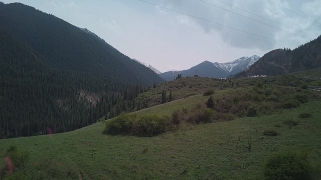 дорога в горах Казахстана