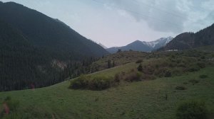 дорога в горах Казахстана