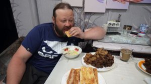 Мама постаралась вкусно кушаю выпечку Разговоры с мудрой мамой ПОДВАЛ ИЛЬИЧА