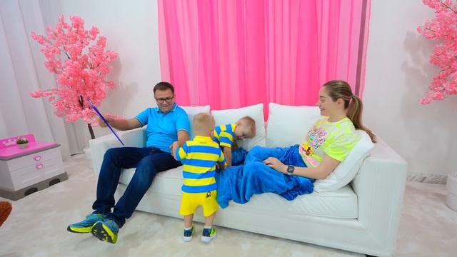 Мама заболела, Оливер и Адам помогают маме почувствова