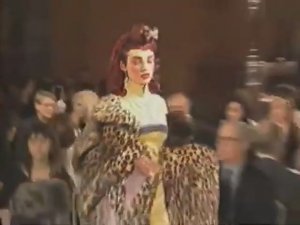 Показ женской коллекции Christian Dior осень-зима 1996-1997. Часть 2.