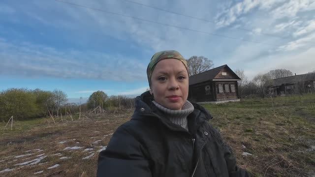 НАРВАЛИСЬ! Деревня оказалась НЕ ЗАБРОШЕННОЙ! ТАЩИМ МЕТАЛЛ ЛЕБЁДКОЙ! Полно старины! Металлокоп. Коп