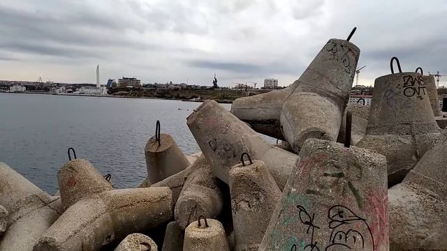 Прогулка выходного дня, Южный мол