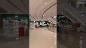 Как китайцы покупают автомобили. Чтобы посмотреть свежую модель, достаточно зайти в торговый центр