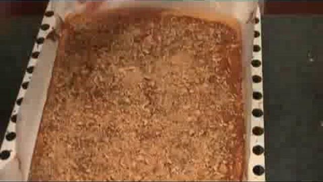 Рулет с вареной сгущенкой и фундуком Белочка