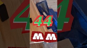 1000057514.mp4 (Собака наблюдает за устройством лестницы на 2-ой этаж в доме А-фрейм)