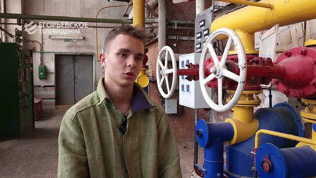Лучший сварщик Егорьевска передаёт секреты мастерства 17-летнему ученику смотреть онлайн