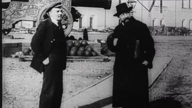 В.И. Ленин беседует с В.Д. Бонч-Бруевичем (Ленин жив и здоров после покушения), Кремль, 1918 год