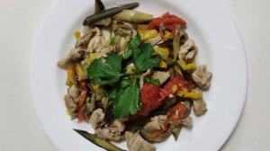 Пикантная курица с овощами