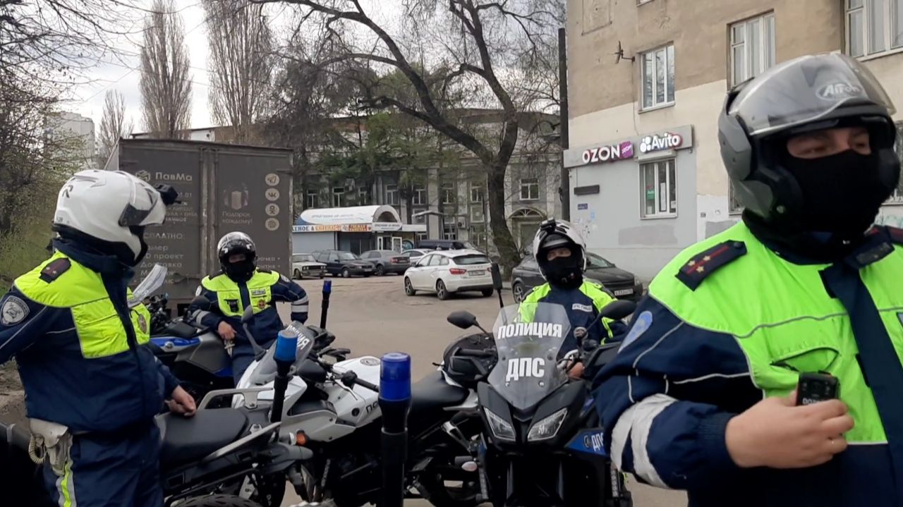 Воронеж🔥За 5 сек разогнал кучу нарушителей в форме ДПС и ДП🔥