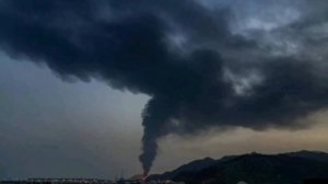 ‼️🇮🇷🇦🇪Иран мощно атакует ОАЭ: ракеты бьют по НПЗ, портам и кораблям, цена нефти летит вверх

▪️Т